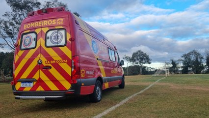 Adolescente fratura perna em treino de futebol em Cascavel