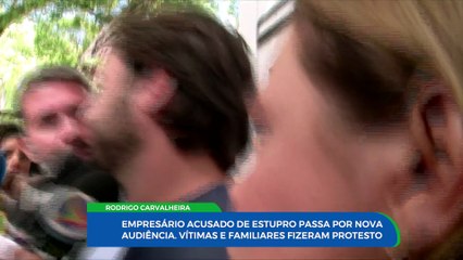 mulheres se manifestam no fórum Rodolfo Aureliano durante audiência de empresário acusado de estupro