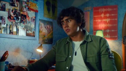 Girl Haunts Boy sub español