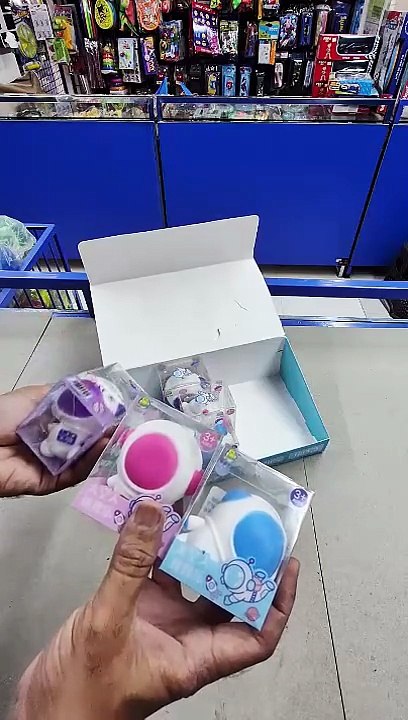 Unboxing and Review of Astronauts Squishy Stress Balls Squeeze Toy, Squishy Fidget Toys Stress Dough Balls for Kids and Adults, Special Needs, Relax, Calm, Kids Birthday Gifts, Space Themed Party Favors