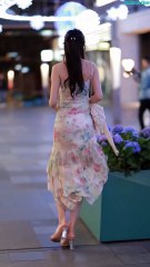 Her Quiet Beauty Holds Every Gaze | Street Muse