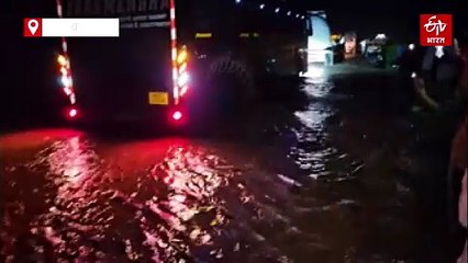 बारां में पानी ने रोकी राह, झालावाड़ मेगा हाईवे 24 घंटे से बंद, बही कार से बचाए सात सवार