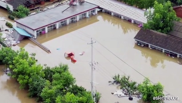 Cina, piogge torrenziali e inondazioni: almeno 30 morti a Pechino