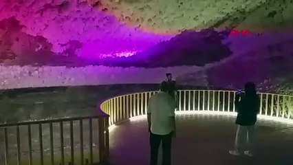Şİfa kaynağı ve doğal klimalı tuz mağarası turistlerin gözdesi oldu