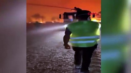 Alevler yol kesti, müdahale ekibi yangının ortasında kaldı