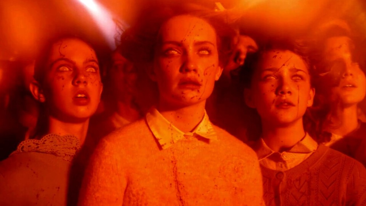 ES: In der Prequel-Serie Welcome to Derry geht Killer-Clown Pennywise wieder auf Kinderfang