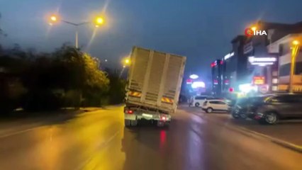 Bursa'da Trafikte tehlike saçan kamyon