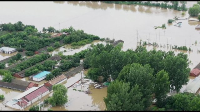 Cina, piogge torrenziali e inondazioni: almeno 30 morti a Pechino