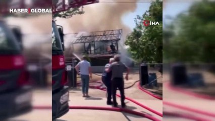 Sakarya'da iki katlı ev alev topuna döndü