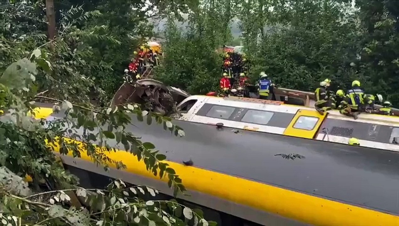 🇩🇪 Un train de voyageurs avec plus de 100 personnes a son bord a déraillé en fin de journée dans le sud-ouest de l'Allemagne, faisant au moins trois morts, ce dimanche 27 juillet.  Plusieurs blessés ont également été pris en charge