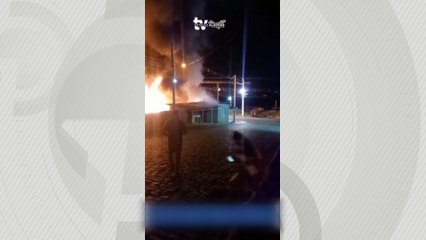 Incêndio destrói três veículos estacionados em garagem