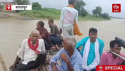 शादी तो करनी है..! नाव पर सवार होकर दुल्हनिया को लाने निकल गया दूल्हा