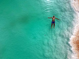 Çölün ortasında şifa arıyorlar: Romatizma ve cilt hastaları akın ediyor