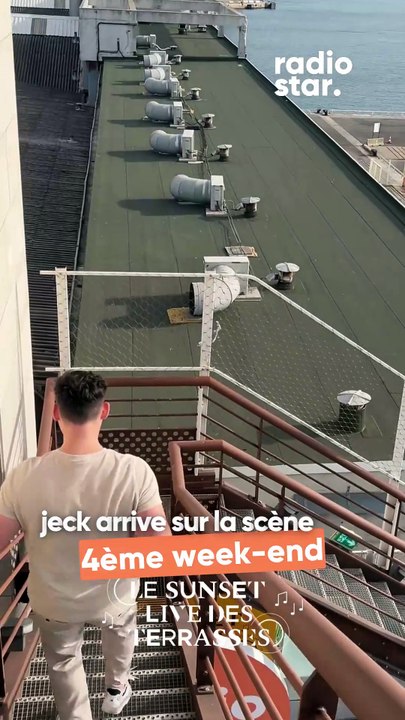 Jeck arrive sur la scène des Sunset Live des Terrasses #jeck #jeck&carla #jecketcarla #carla #sunsetlive #concert #live