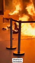 Homem provoca incêndio em lotérica e cenas impressionam