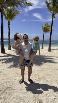 Dédicace à mon coach Jo 💪🏻Voici mon sport pendant les vacances pour garder la forme : 15 et 20 kilos !