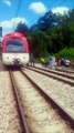 Evacuados los 33 pasajeros de un tren que quedó parado en la vía en Siero