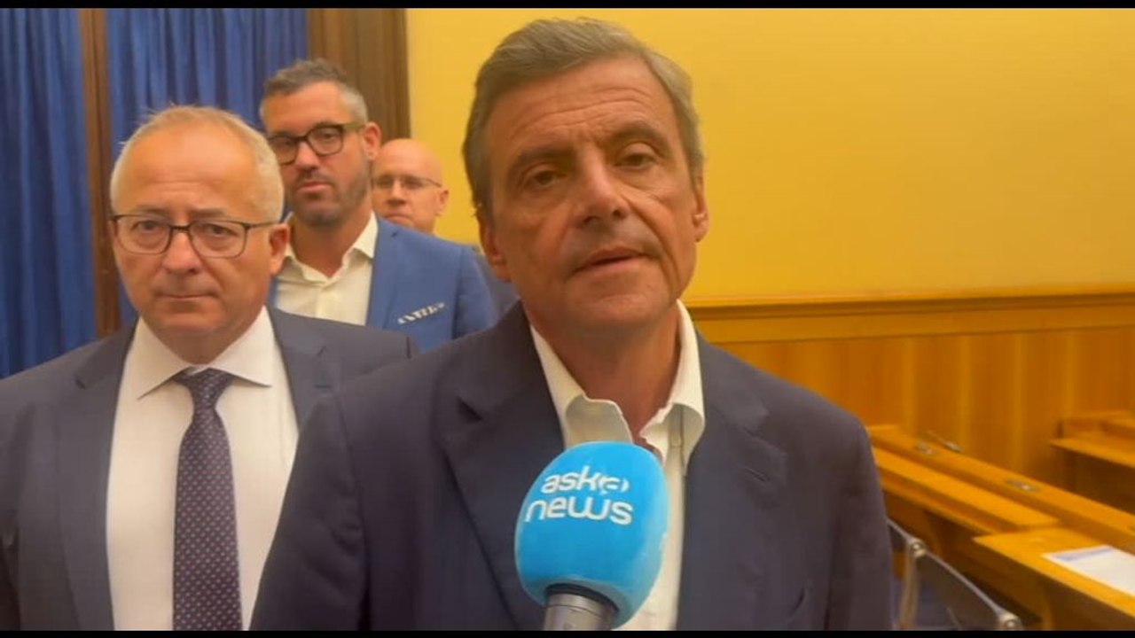 Calenda: governo immobile su vendita Iveco, serve Golden Power