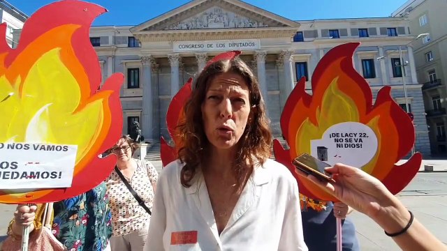 Los vecinos de San Ildefonso 20 protestan contra el rentismo frente al Congreso