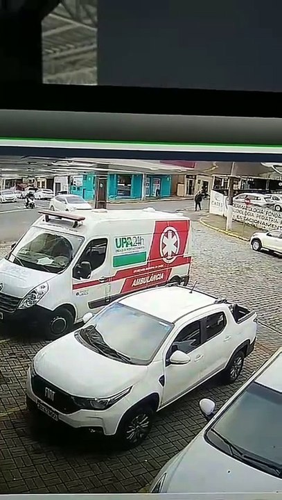 Motorista perde controle, atropela pedestre e provoca grave acidente no Centro de Lages