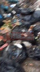 Şanlıurfa’da çöp kamyonunda görevli bir temizlik işçisi, çöp toplama alanına dökülen atıklar arasında yanmış Kur’an-ı Kerim sayfalarını buldu. O anlara tanıklık eden işçi, yaşadığı şaşkınlığı ve üzüntüyü cep telefonuyla kayda aldı.