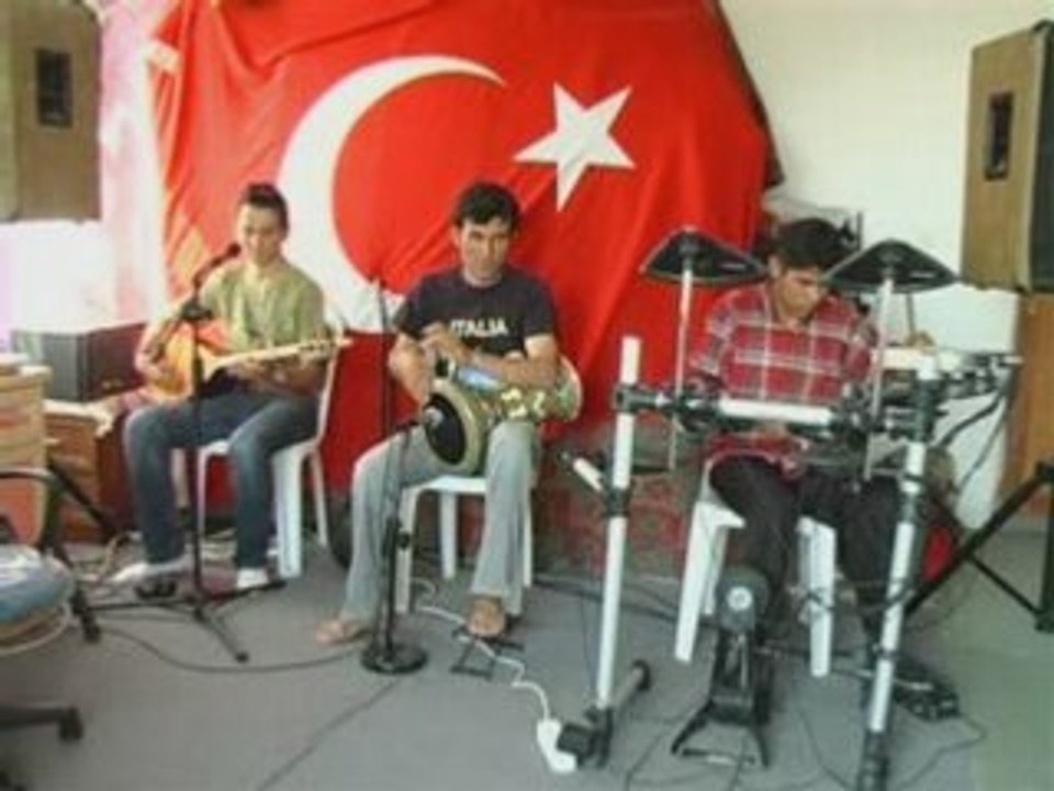 ÜMİT VE TAYFASI(İSTANBUL SOKAKLARI)