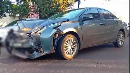 Dianteira de Corolla é destruída em acidente no Centro