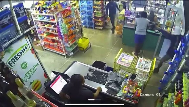 SUPERMARKET ROBBED, 3 SUSPECTS HELD