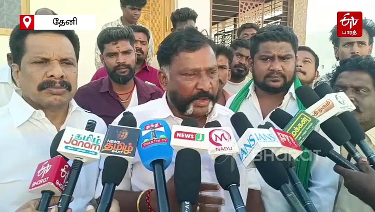 வீட்டின் முன்பு கிடந்த நாட்டு வெடிகுண்டு.. பதறிப்போன அரசியல் கட்சி பிரமுகர்!