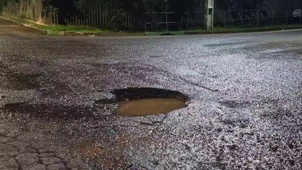 Moradores alertam para buracos na Rua Machado de Assis, na Região do Lago
