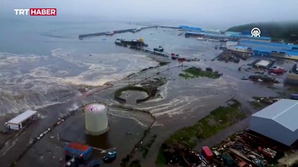 8,8'lik depremin ardından Severo-Kurilsk şehrinin bir kısmı sular altında kaldı