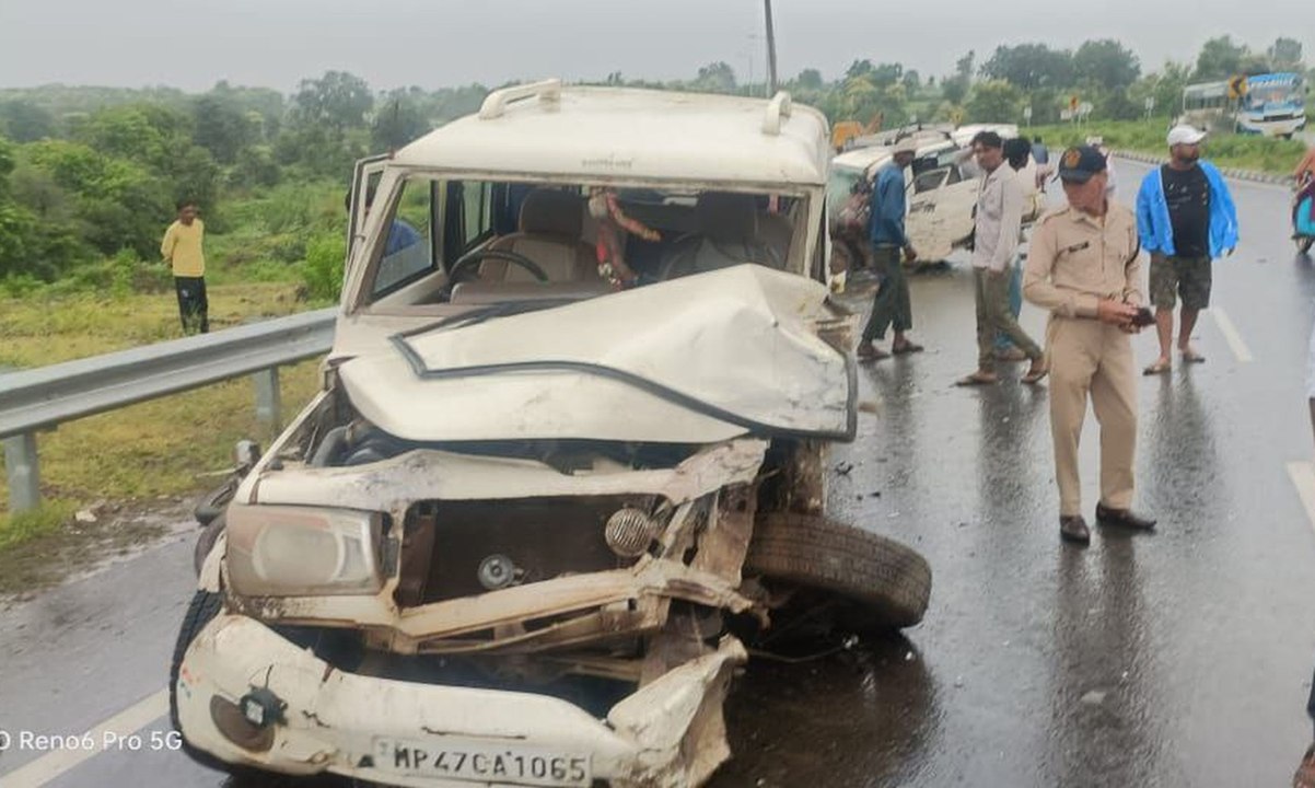 रांग साइड फर्राटे भर रही तेज रफ्तार कार ने उजाड़ा परिवार, बाइक सवार पिता-पुत्र व दादा की मौत, दादी गंभीर घायल