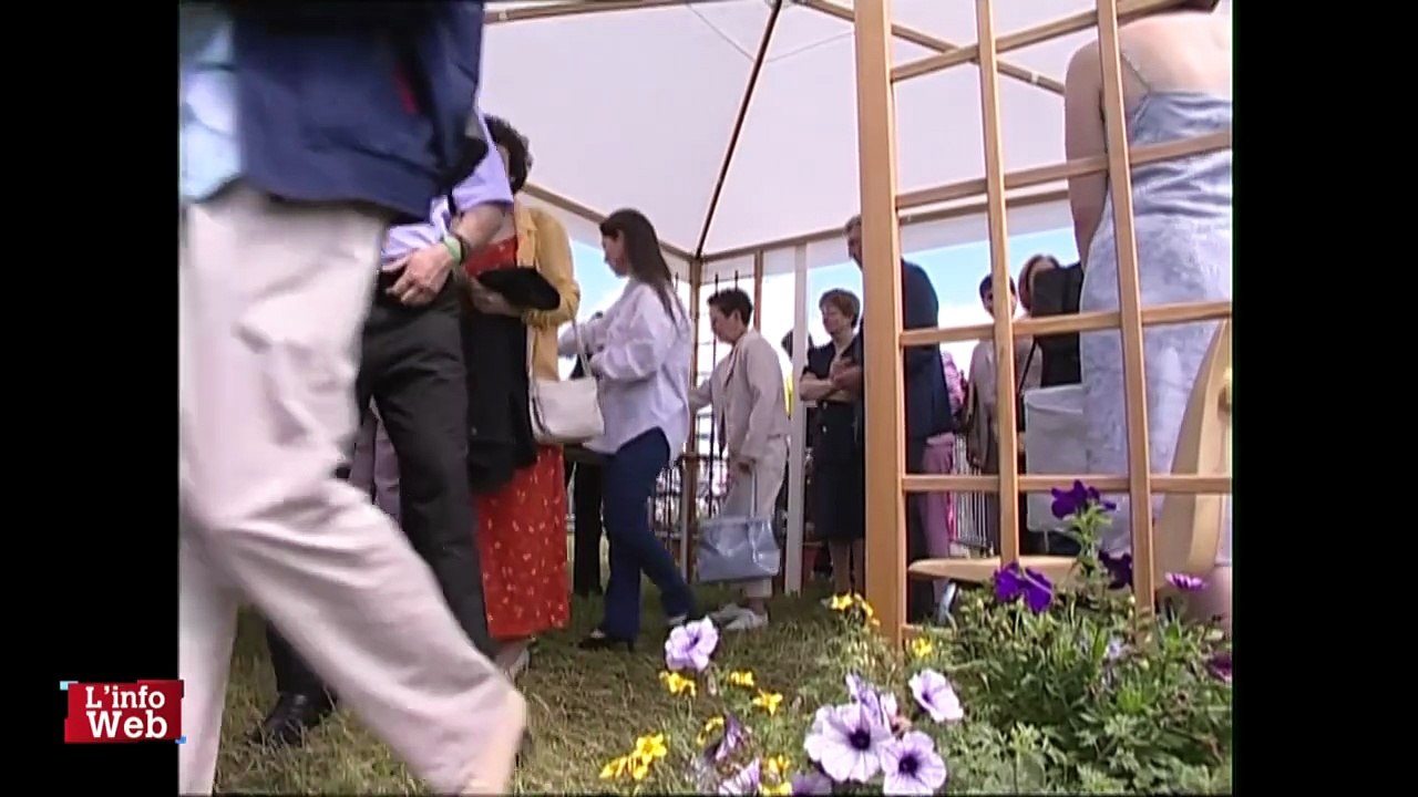 Johnny Hallyday – Invité d’Honneur à Moulins-la-Marche (Perce-Neige – 27 Juin 2004)