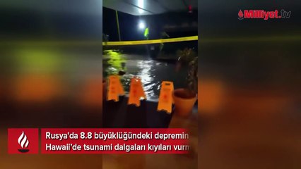 Depremin ardından Havaii'de tsunami dalgaları kıyıyı vurmaya başladı