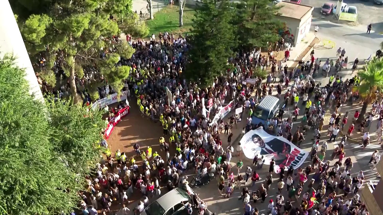 Valencia'yı yıkan sel felaketinden 9 ay sonra protestocular istifa talep ediyor