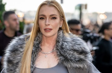 ‘Dışarı çık anne!’: Lindsay Lohan’ın oğlu, onun televizyona sıkıştığını sandı