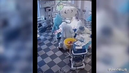 Sisma in Russia, i chirurghi continuano a operare durante la scossa