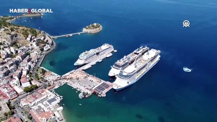 "Yüzen oteller", Kuşadası'na 9 bin 350 turist getirdi