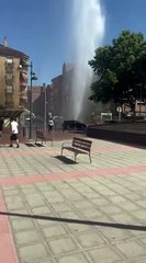 Enorme géiser en Santa Teresa por la rotura de una tubería