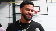 Ajay Mitchell, champion NBA de retour « à la maison », raconte sa vie aux États-Unis