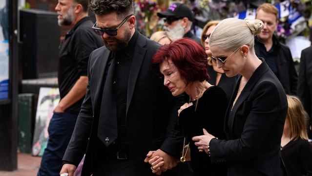 Miles de fans del heavy metal se congregan para despedir a Ozzy Osbourne en las calles de Birmingham