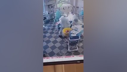 Médicos rusos continúan operando a un paciente en medio del terremoto de magnitud 8,8