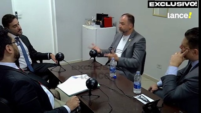 Augusto Melo afirma ter quase pago duas vezes por intermediação com Cacá e aponta Alex Cassundé como intermediário