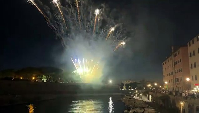 Livorno, Effetto Venezia al via: lo spettacolo dei fuochi d'artificio