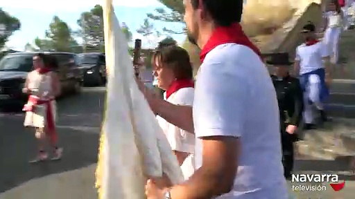 La alcaldesa de Estella (UPN) abandona la basílica en coche