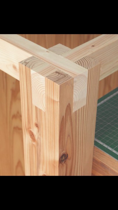 Castle Joint with a Circular Saw / Assemblage en tenon crénelé avec une scie circulator