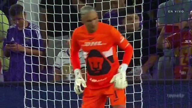 Keylor Navas detiene penal con Pumas