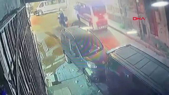 Bağcılar'da 3 kişinin yaralandığı silahlı saldırının kamera görüntüsü ortaya çıktı