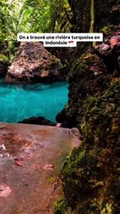 On a trouvé une rivière turquoise en Indonésie 💙