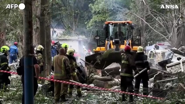 Ucraina, attacco russo con droni su un ospedale e una scuola di Kiev: almeno sei morti